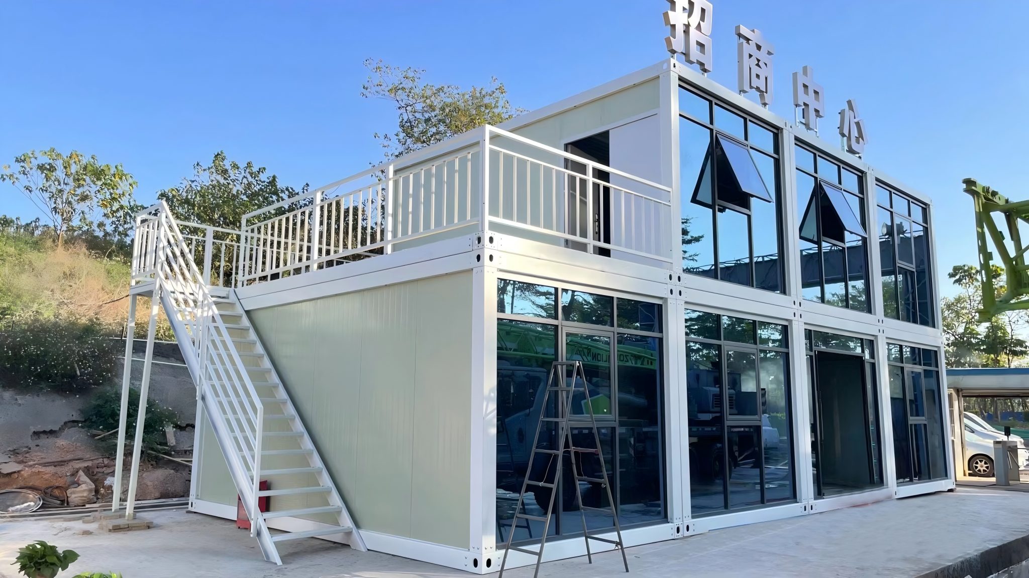 Office/warehouse assembly of container houses