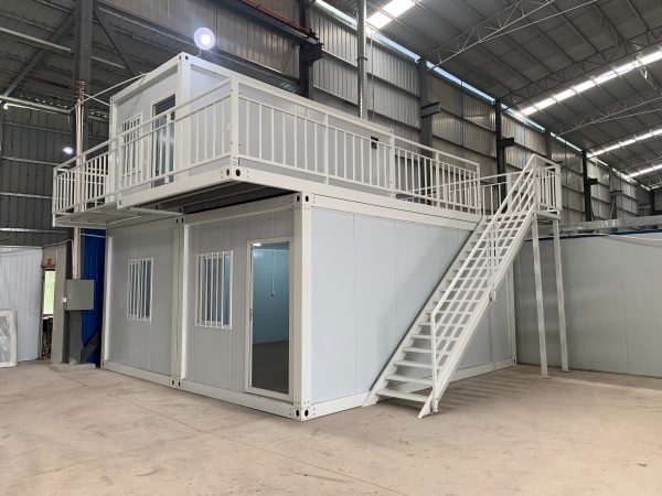Office/warehouse assembly of container houses