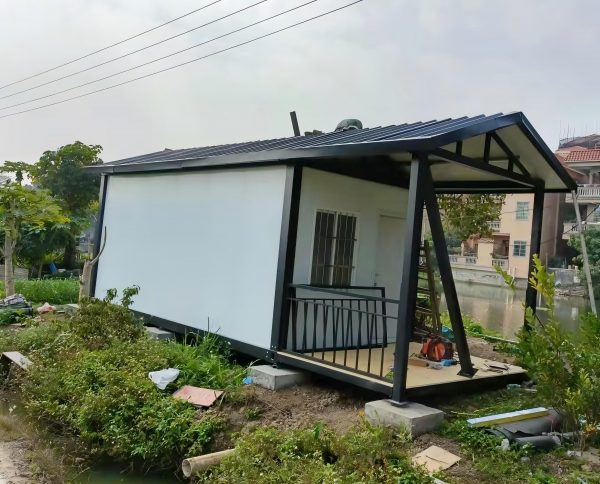 Office/warehouse assembly of container houses