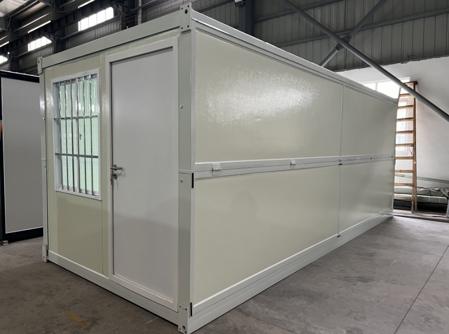 Expandable mobile folding container
