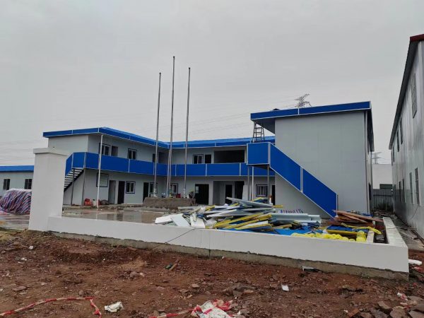 9906089759daae47248e9b0b1895254 Blue four-slope roof T-shaped prefabricated house