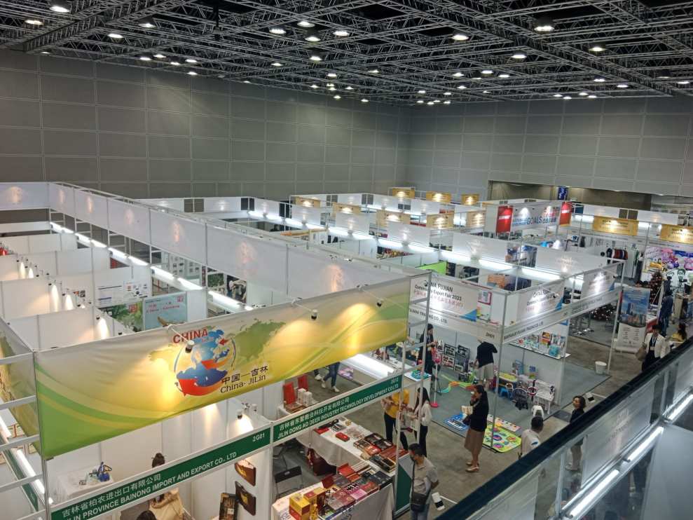 Visitors were discussing at the trade fair held at the Kuala Lumpur Convention Centre (KLCC) in Malaysia
