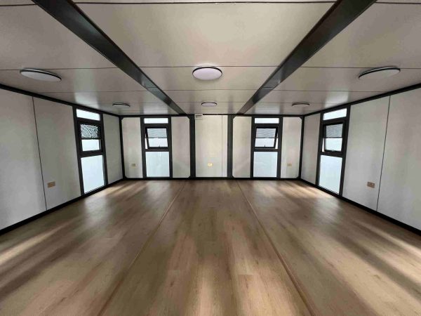 Two-level 20-foot expandable unit with wood-grain finish (4) Two-level 20-foot expandable unit with wood-grain finish