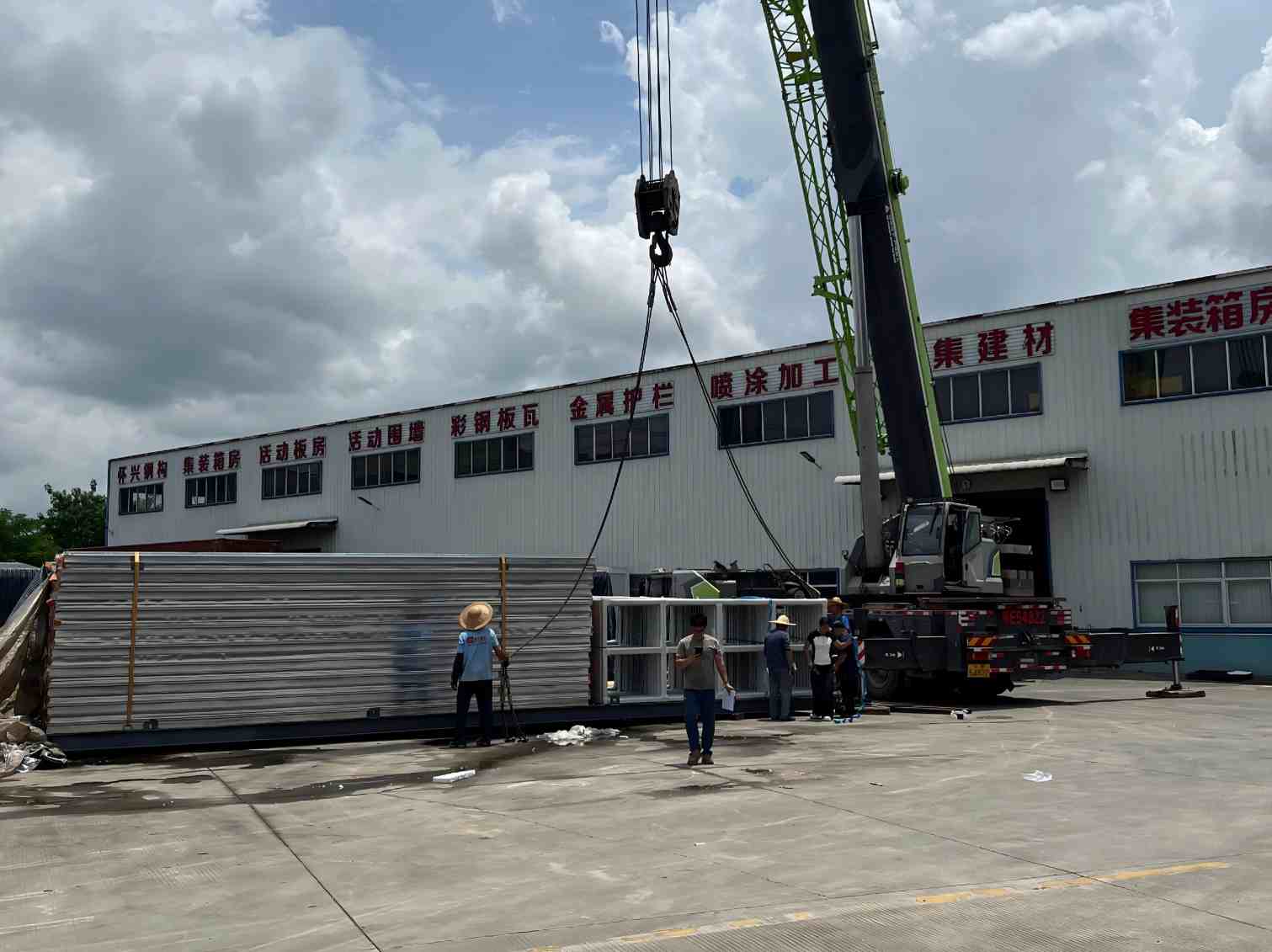 40HQ shipping container fully loaded with modular container houses