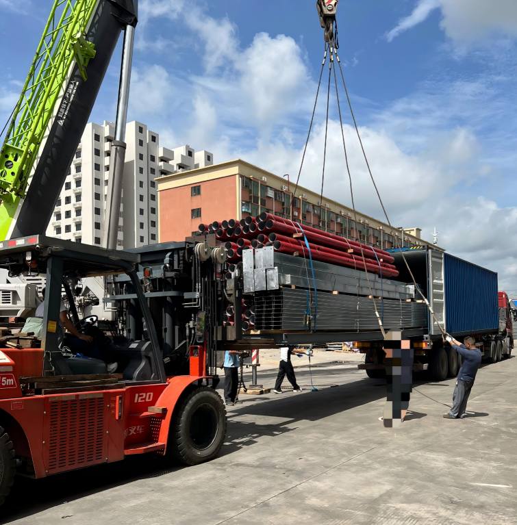 Efficient loading of detachable container houses into a 40HQ shipping container