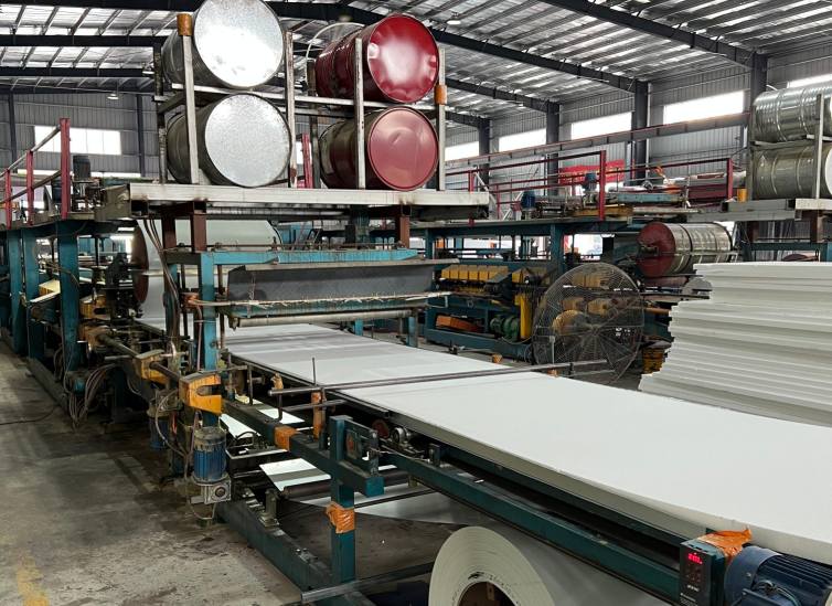 Automated production line for container house sandwich panels